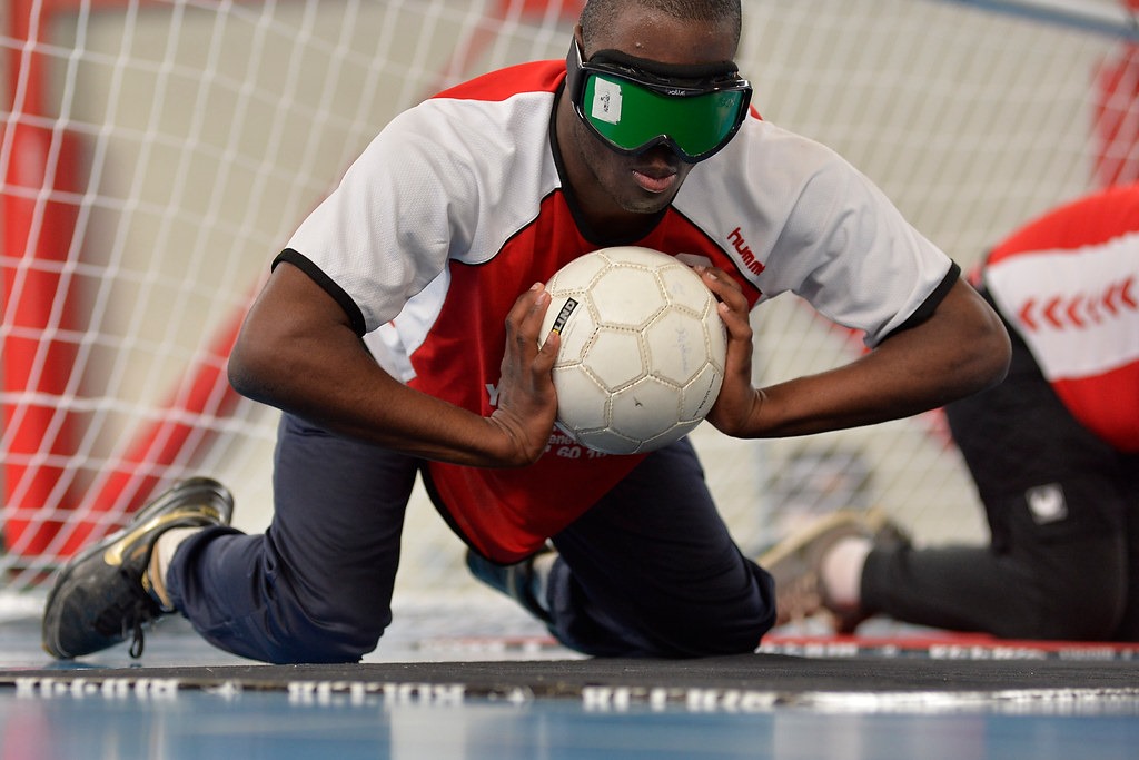 Torball player throwing the ball